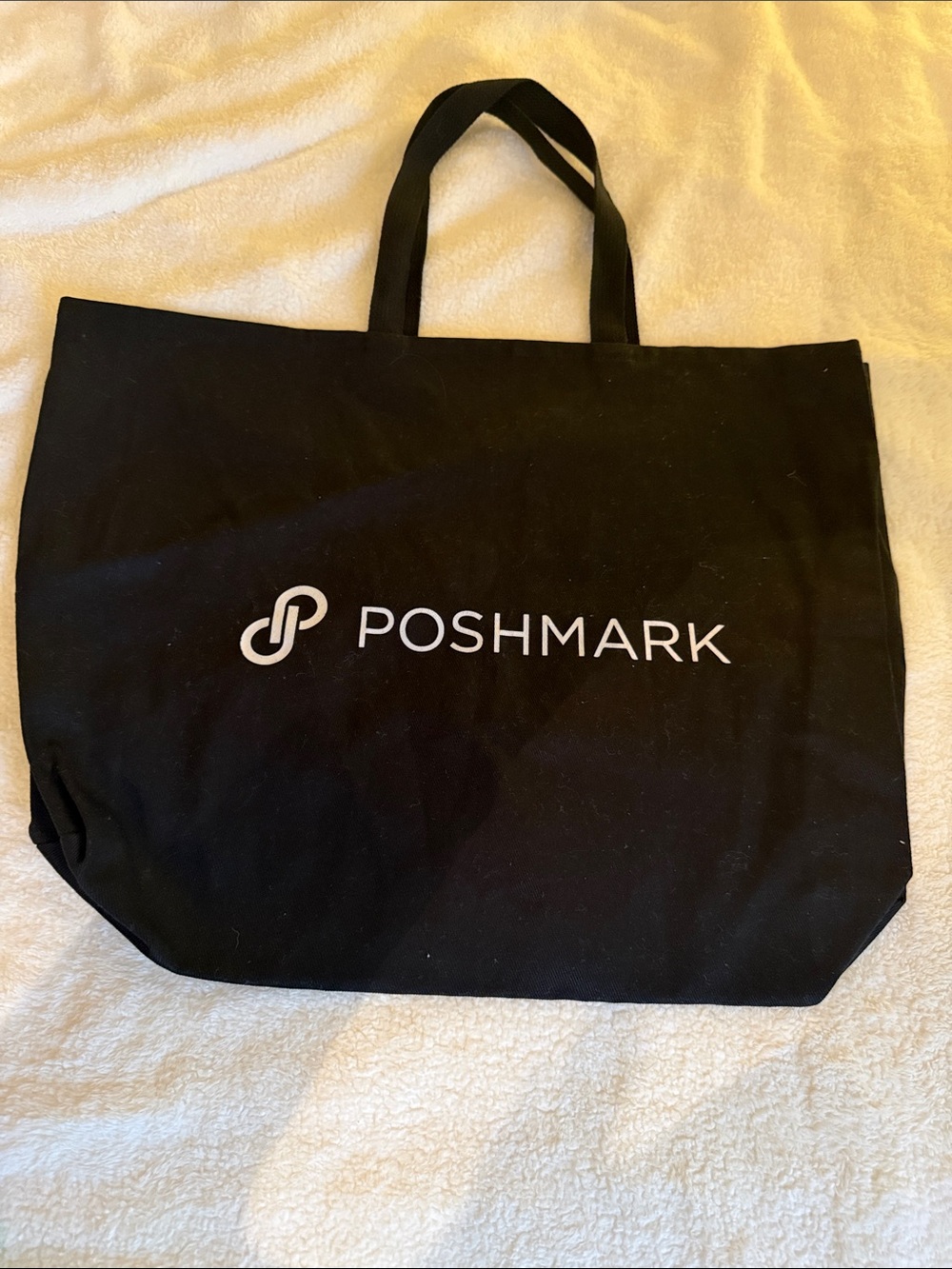 Black Poshmark Logo Tote Bag New
Approximately 21 x 16 in